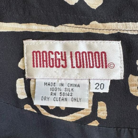 Maggy London Black and Cream Geometric Tribal Mini Dress with Wooden Buttons - Picture 9 of 9